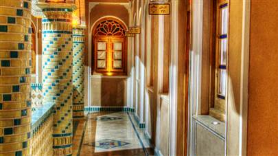 راهرو هتل سنتی فاضلی یزد راهرو هتل سنتی فاضلی یزد